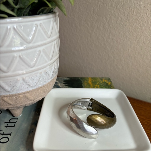 NWOT Premier Designs Hinged Bracelet - Picture 3 of 8